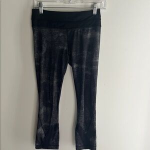 Lululemon Black Grey Snakeskin Print Running Leggings  - cropped